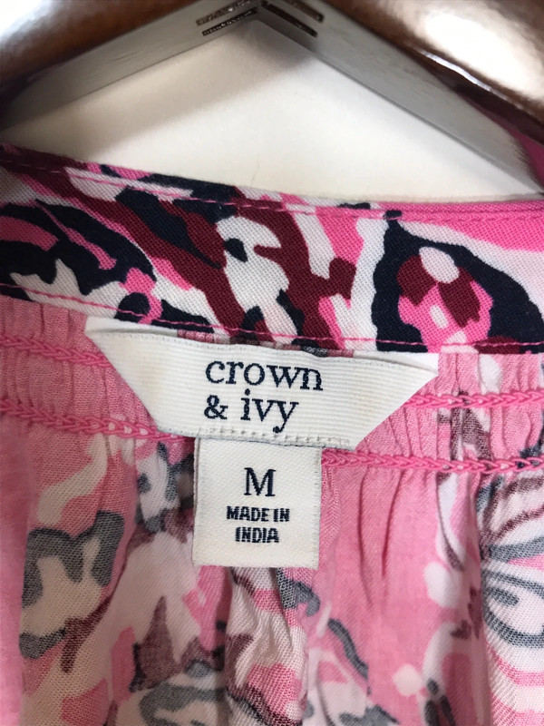 2 Crown & Ivy Pink , Beach Themed Blouse Size Medium 3