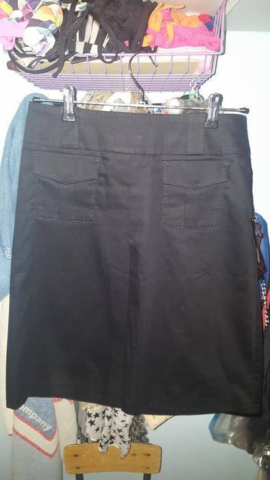 Jupe noire, 60cm de long, coton, 2 poches devant 1