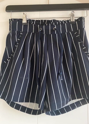 Blauwe gestreepte short Jacqueline de Jongh, staat: Heel goed, maat: XS / 34 / 6, € 8,00, € 9,10 inclusief Kopersbescherming