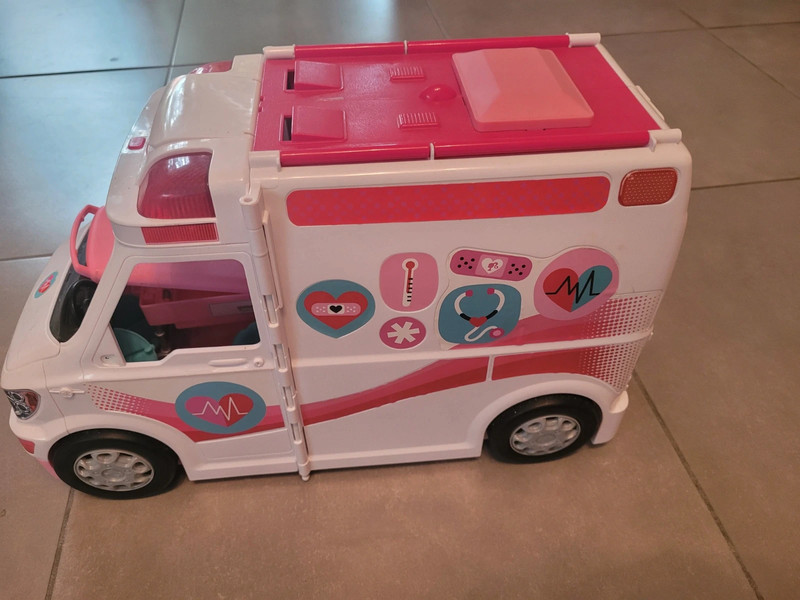 Ambulance barbie 1