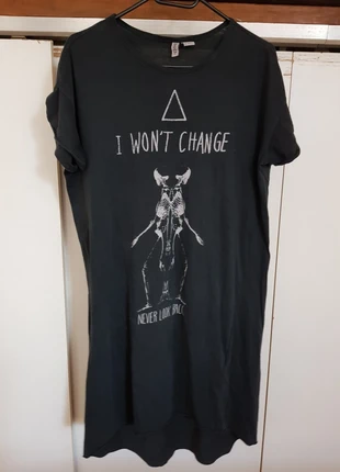 Tee shirt oversize / Robe divided squelette , marca: H&M, estado: Muy bueno, tamaño: XS / 34 / 6, 12,00 €, 13,30 € Protección al comprador incluida