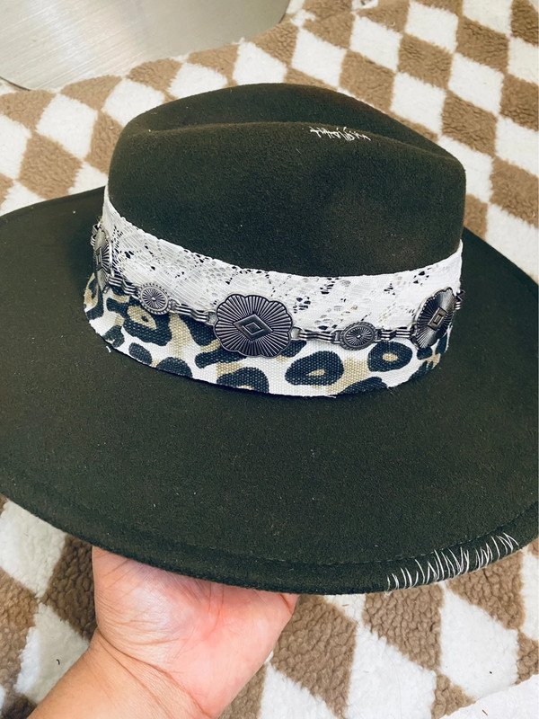 Wide brim hat 2