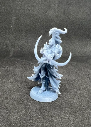 Donna guerriera doppia spada, merk: D&D, staat: Nieuw zonder prijskaartje, € 6,00, € 7,00 inclusief Kopersbescherming