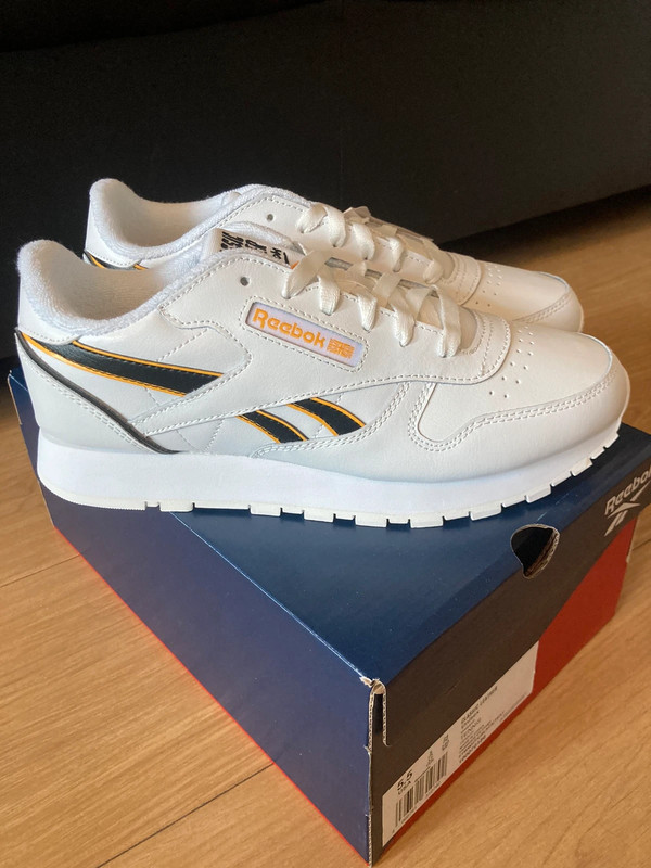 White and black Reebok trainers size 5 Vinted