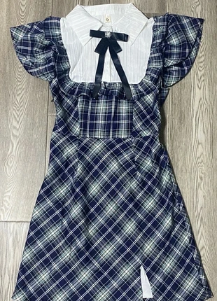 Vestido de cuadros azul marino con cuello de camisa blanca, lazos negros y volantes en los hombros, marca: COQUETTE, estado: Novo sem etiquetas, tamanho: M / 38 / 10, €18.00, €19.60 inclui Proteção do Comprador