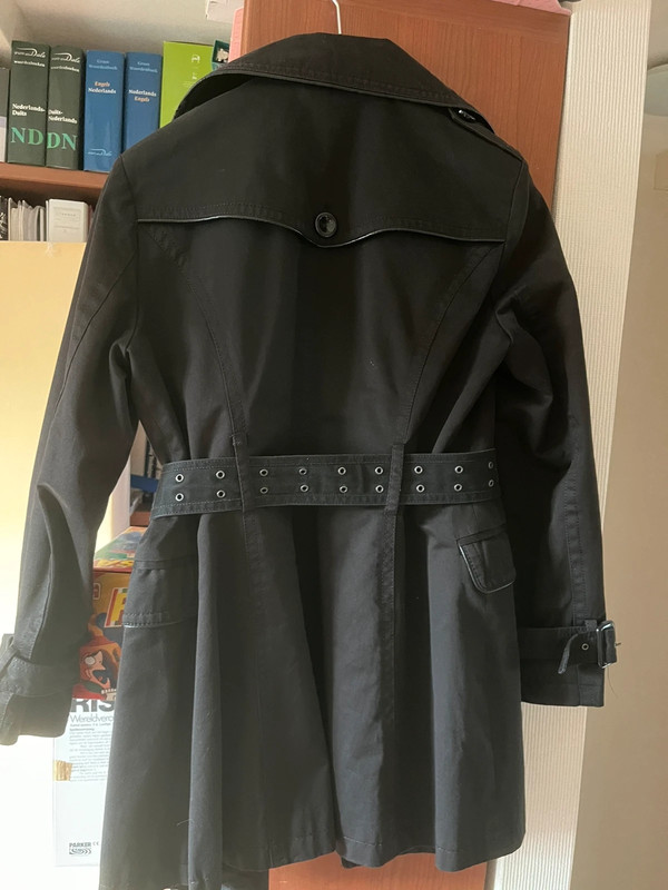 Korte zwarte jas trenchcoat getailleerd zwart van Chic & Jeune 3