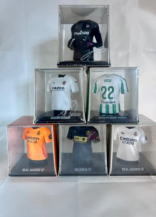 Pyramide décorative maillots Liga Mix, marca: La Liga, estado: Novo com etiquetas, €86.99, €92.04 inclui Proteção do Comprador Pro