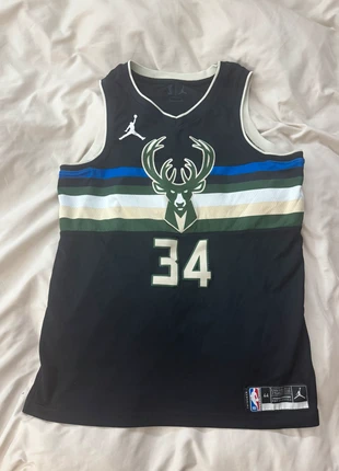 Maillot bucks giannis antetokounmpo, marque: Nike, état: Très bon état, taille: M, 25,00 €, 26,95 € Protection acheteurs incluse