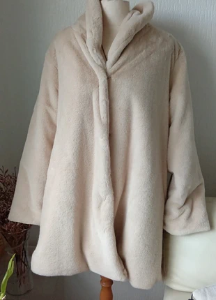 Sublime manteau fausse fourrure. Beige, marque: Sergio di Fiori, état: Très bon état, taille: XXXL / 46 / 18, 32,00 €, 34,30 € Protection acheteurs incluse