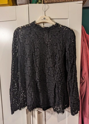 Zwarte kanten peplum top van H&M, merk: H&M, staat: Heel goed, maat: L / 40 / 12, € 5,00, € 5,95 inclusief Kopersbescherming