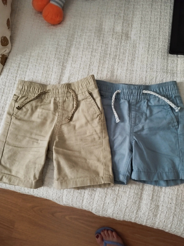 Pantalones Primark celeste y beige. Talla 3-6 meses 1