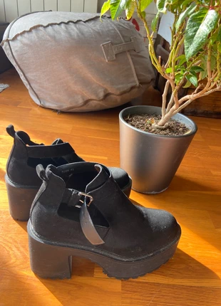 Botines con tacón negros., marca: Alta Moda, estado: Bueno, tamaño: 41, 10,00 €, 11,20 € Protección al comprador incluida