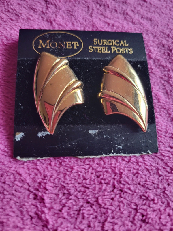 Surgical Steel Posts Earrings 💛 1