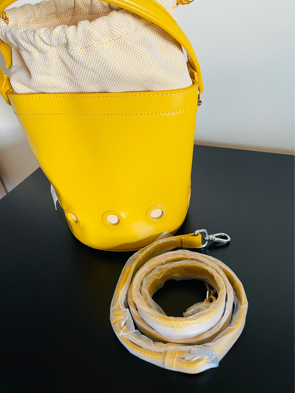 Carpisa 2025 yellow bag