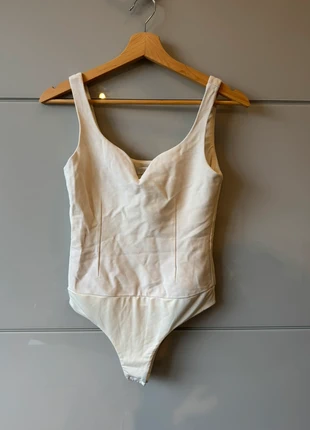 White Bodysuit – Elegant & Minimal, marque: Forever New, état: Très bon état, taille: XS / 34 / 6, 10,00 €, 11,20 € Protection acheteurs incluse