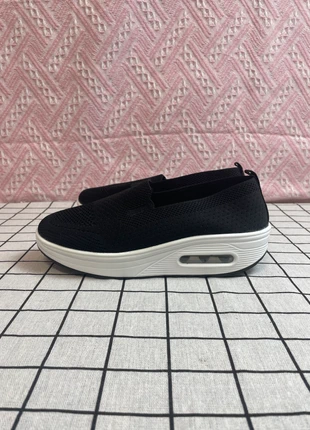 Černé boty na volný čas, staat: Goed, maat: 38, € 18,20, € 19,81 inclusief Kopersbescherming