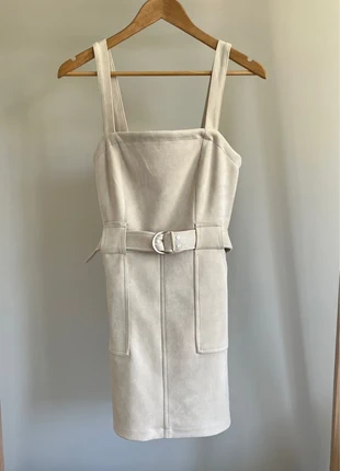 Beige suèdelook salopette jurk – Bershka – Maat S, merk: Bershka, staat: Heel goed, maat: S / 36 / 8, € 7,50, € 8,58 inclusief Kopersbescherming