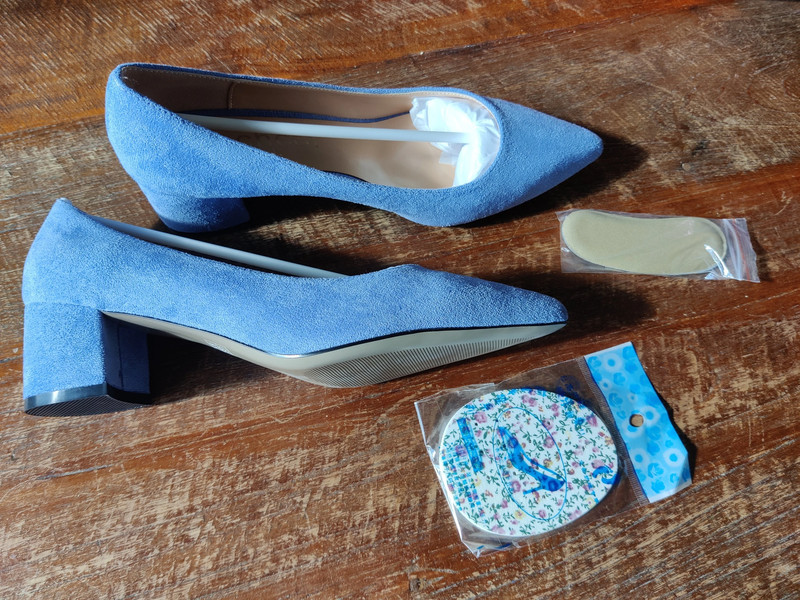 Escarpins bleu clair avec talon compense Aachol tout neufs Vinted