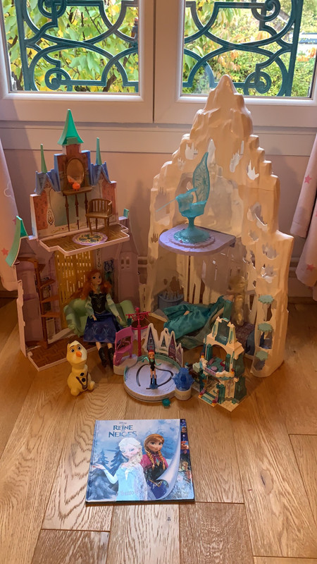 château Reine des Neiges avec lot de jouet
