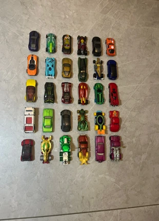 Macchinine Hotwheels, brand: Hot Wheels, condizioni: Ottime, taglia: 6 anni / 116 cm, €10.00, €11.20 include la Protezione acquisti