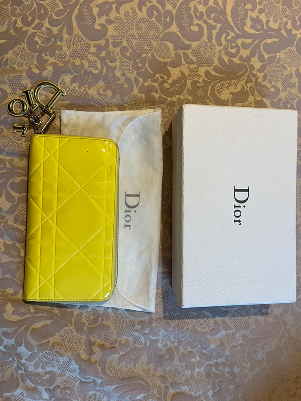 Christian Dior wallet Voyageur Lady Dior model in patent leather ...