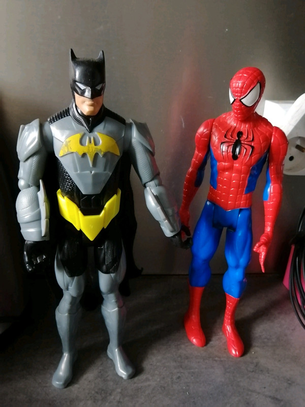 Batman and spiderman deals figures