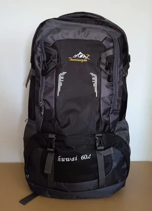 Mochila de senderismo negra 60L – Impermeable y ligera para montaña y viaje, condizioni: Ottime, €33.00, €35.35 include la Protezione acquisti