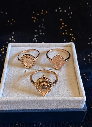 Gold plaque ring set, merk: Curated, staat: Heel goed, € 2,00, € 2,80 inclusief Kopersbescherming