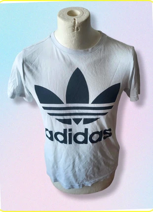 Joli t-shirt Adidas taille 14 ans, marque: adidas, état: Très bon état, taille: 14 ans / 164 cm, 7,00 €, 8,05 € Protection acheteurs incluse