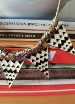 Collier noir et blanc , marque: sans marque, état: Bon état, 8,00 €, 9,10 € Protection acheteurs incluse