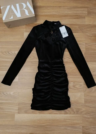 Vestido Velvet Fruncido Combinado Encaje Zara XS, marca: Zara, estado: Nuevo con etiquetas, tamaño: XS / 34 / 6, 22,99 €, 24,84 € Protección al comprador incluida
