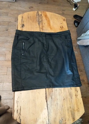 Jupe noire – Taille 46, marque: Kiabi, état: Très bon état, taille: XXXL / 46 / 18, 2,00 €, 2,80 € Protection acheteurs incluse