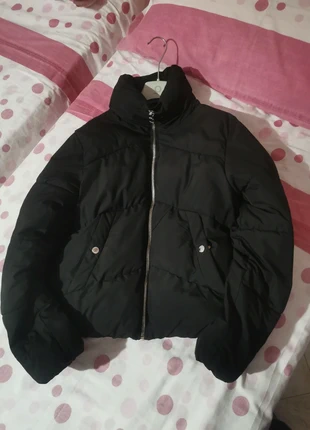Cappotto Puffer Nero Bershka - Stile Y2K, marke: Bershka, zustand: Sehr gut, größe: S / 36 / 8, 13,00 €, 14,35 € inklusive Vinted-Käuferschutz