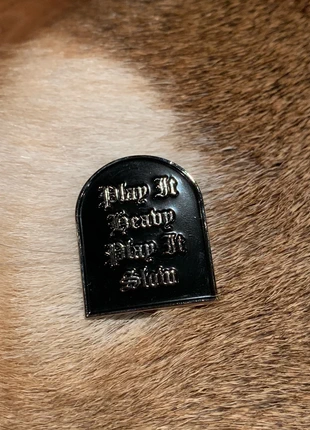 Play It Heavy Play It Slow Doommetal Pin, marke: Sonstiges, zustand: Sehr gut, 4,50 €, 5,43 € inklusive Vinted-Käuferschutz