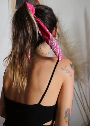 Lenço/Bandana curto cor de rosa , état: Très bon état, 2,00 €, 2,80 € Protection acheteurs incluse