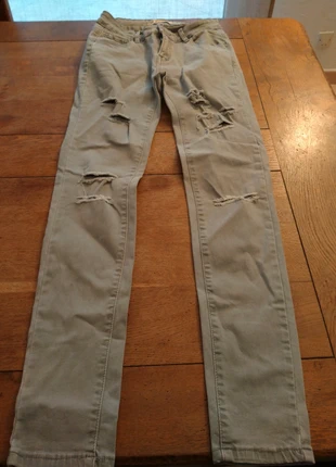 Jeans troué cc fashion (ref41), marque: CC Fashion, état: Très bon état, taille: S / 36 / 8, 1,00 €, 1,75 € Protection acheteurs incluse