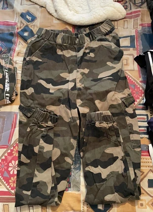 Treillis militaire , marque: H&M, état: Très bon état, taille: XS / 34 / 6, 5,00 €, 5,95 € Protection acheteurs incluse