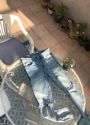 Pantalón vaquero roto, marca: Pull & Bear, estado: Muy bueno, tamaño: W28 | ES 38, 5,00 €, 5,95 € Protección al comprador incluida