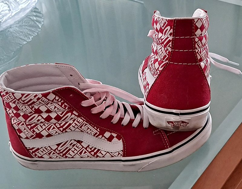 Vans rojas 2025