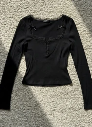 Top noir manches longues avec dentelle et petits nœuds – style romantique chic, brand: CrystalPop, condition: Very good, size: S / 36 / 8, €29.99, €32.19 includes Buyer Protection