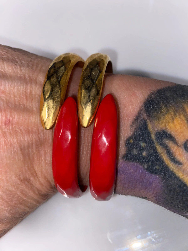 Vintage goldtone metal & red enamel hinge bracelet 1