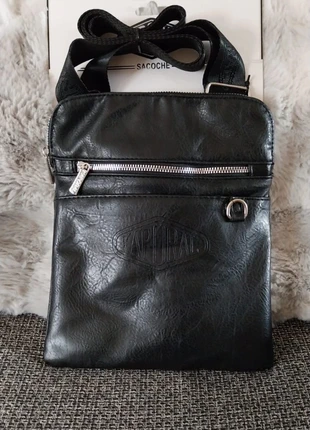 Sac en bandoulière noir, marque: Kaporal, état: Très bon état, 22,00 €, 23,80 € Protection acheteurs incluse