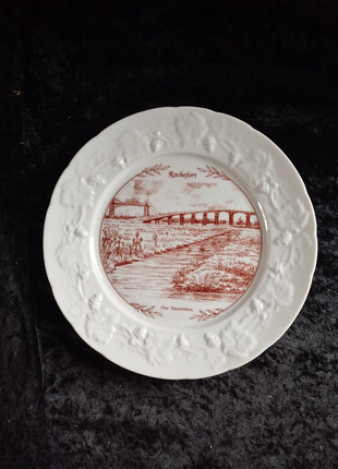 🍥 Assiette décorative en porcelaine
Rochefort par Yves Ducourtioux, marque: Porcelaine, état: Très bon état, 5,00 €, 5,95 € Protection acheteurs incluse