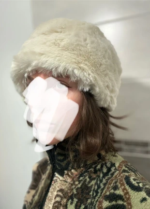 Toque fausse fourrure blanche écrue, marque: Petit Créateur, état: Neuf sans étiquette, taille: Taille unique, 35,00 €, 37,45 € Protection acheteurs incluse
