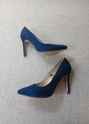 Escarpins bleu marine à talons hauts élégants classiques habillés Taille 37, marque: Kiabi, état: Très bon état, taille: 37, 13,00 €, 14,35 € Protection acheteurs (Pro) incluse