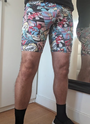 Popart comicbook print bikershort fietsbroek, merk: Shein, staat: Nieuw zonder prijskaartje, maat: L, € 4,00, € 4,90 inclusief Kopersbescherming