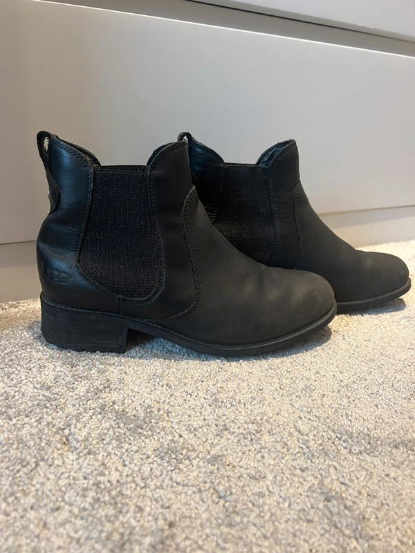 Ugg black Chelsea boots - Vinted