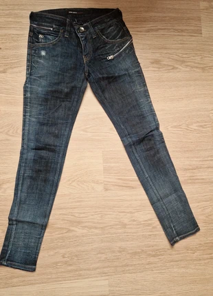 Jeans Miss Sixty low rise: Detalle zipper que rompe moldes, merk: Miss Sixty, staat: Nieuw zonder prijskaartje, maat: S / 36 / 8, € 4,00, € 4,90 inclusief Kopersbescherming