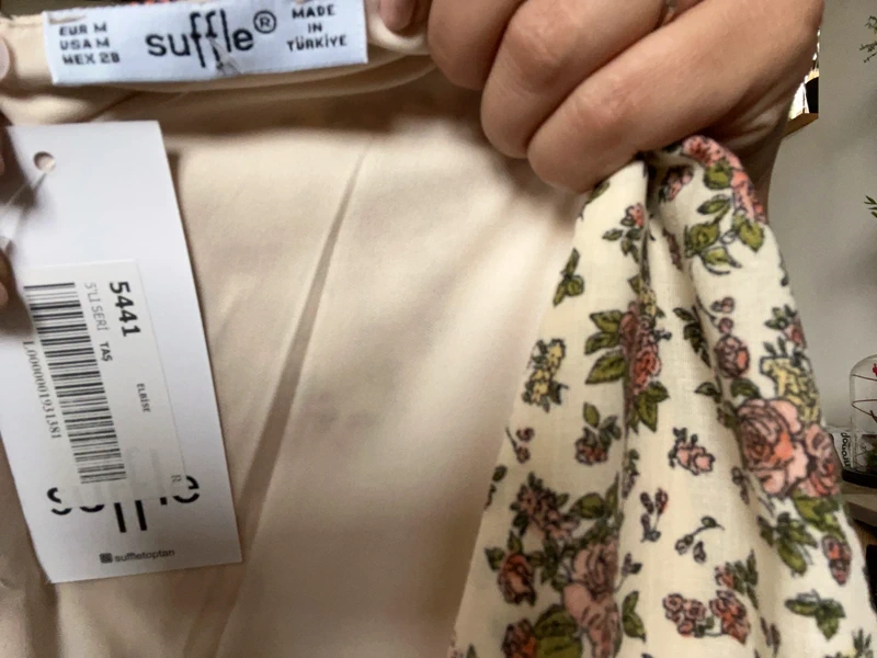 Robe beige à fleurs moulante sexy - photo numéro 5