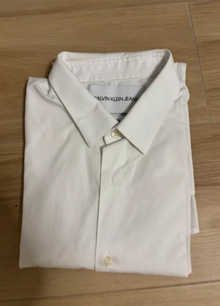 Camicia Calvin Klein bianca, brand: Calvin Klein, condizioni: Nuovo senza cartellino, taglia: M, €10.00, €11.20 include la Protezione acquisti